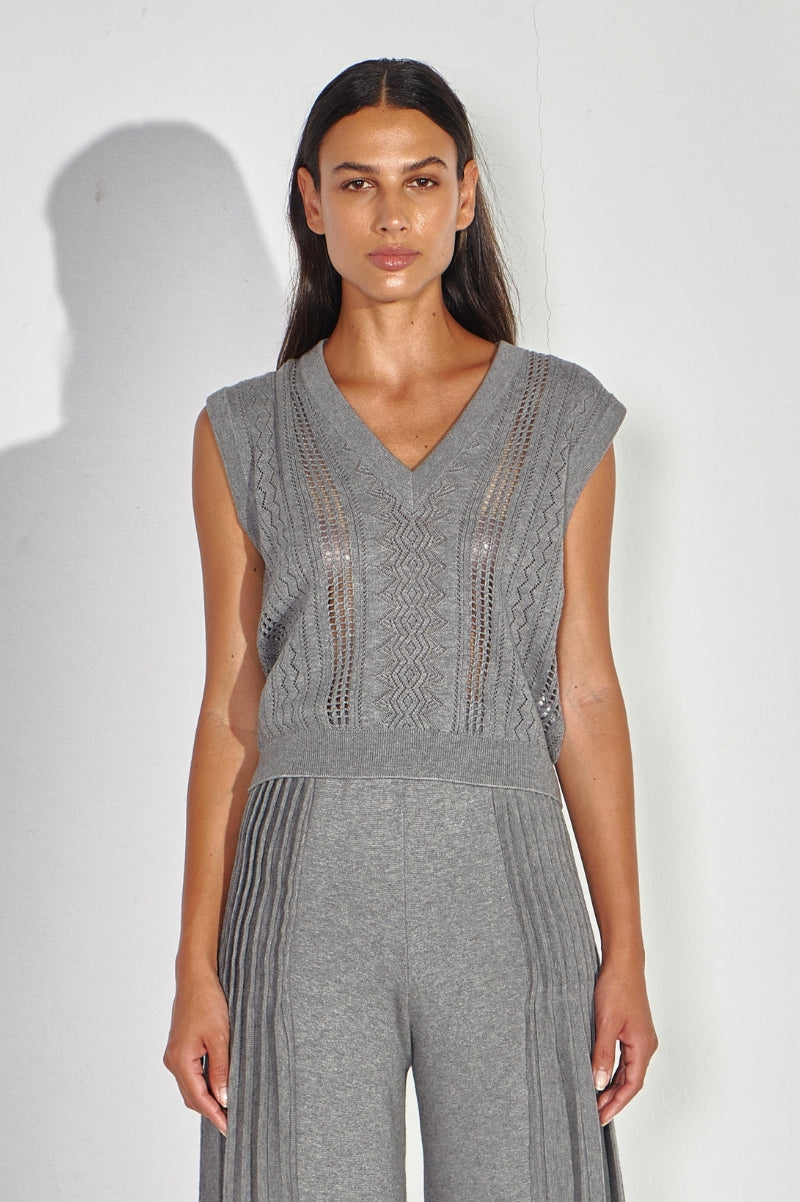 Leonor Vest